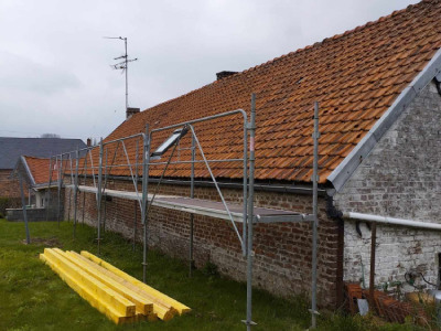 Avant pose de couverture en tuiles pour toiture à Valenciennes